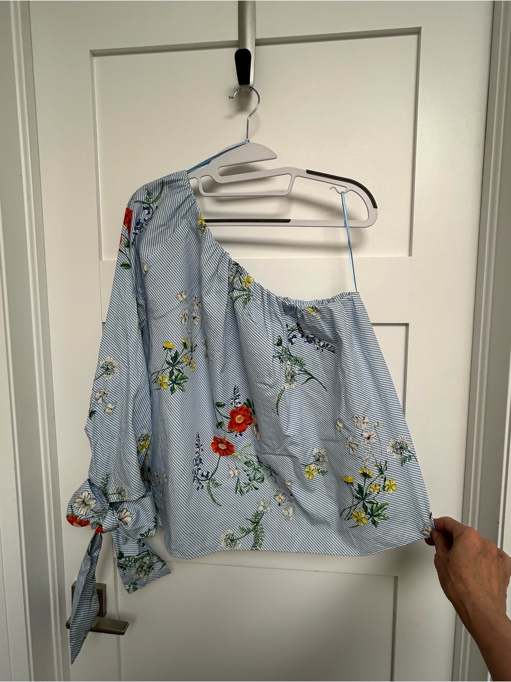 💠 Topshop Blue & White Striped One-Shoulder Floral Blouse